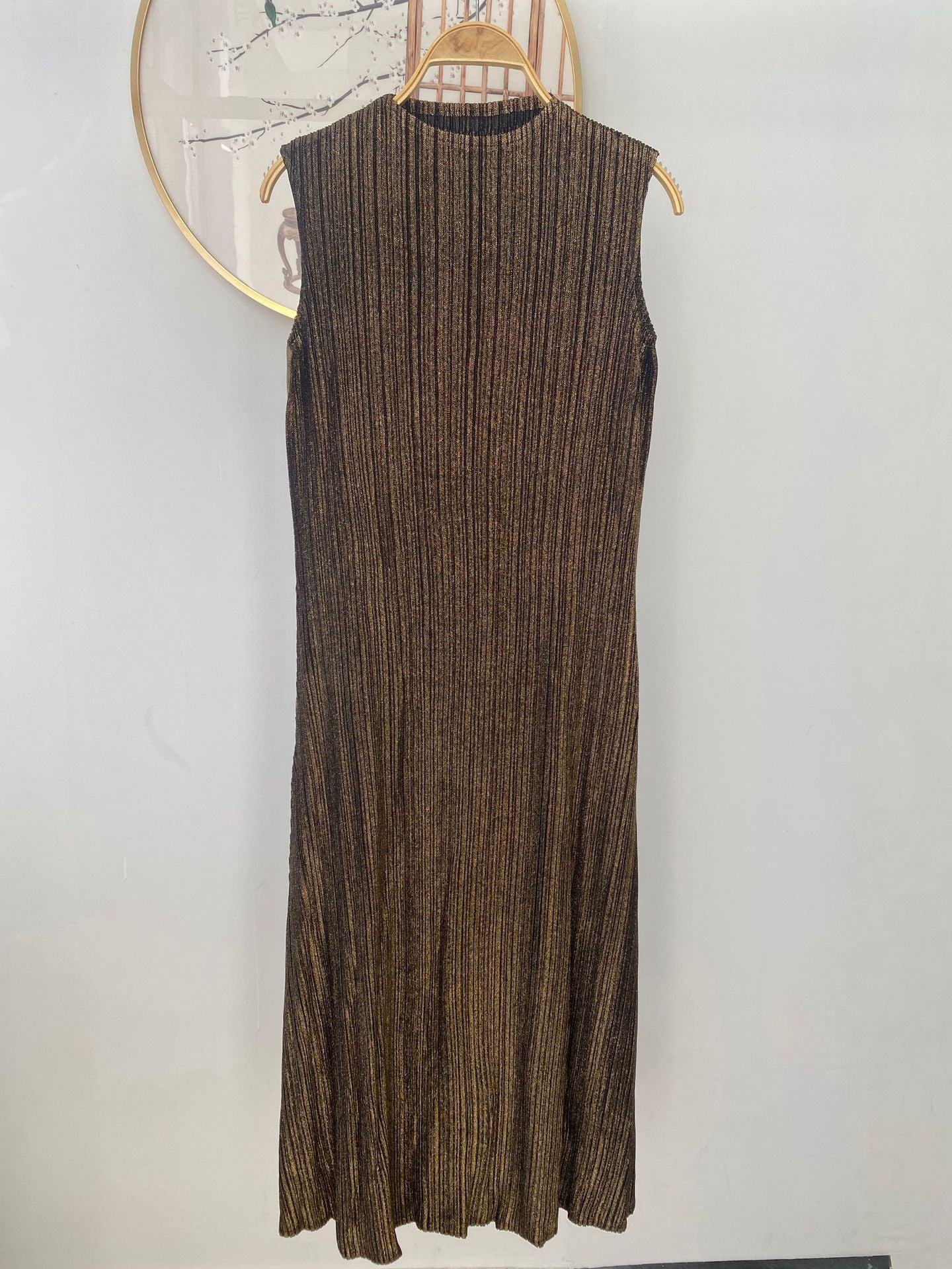 Elegant Pleated Dress with High-End Shiny Fabric Fashionable and Chic Summer Style One-Piece Dress