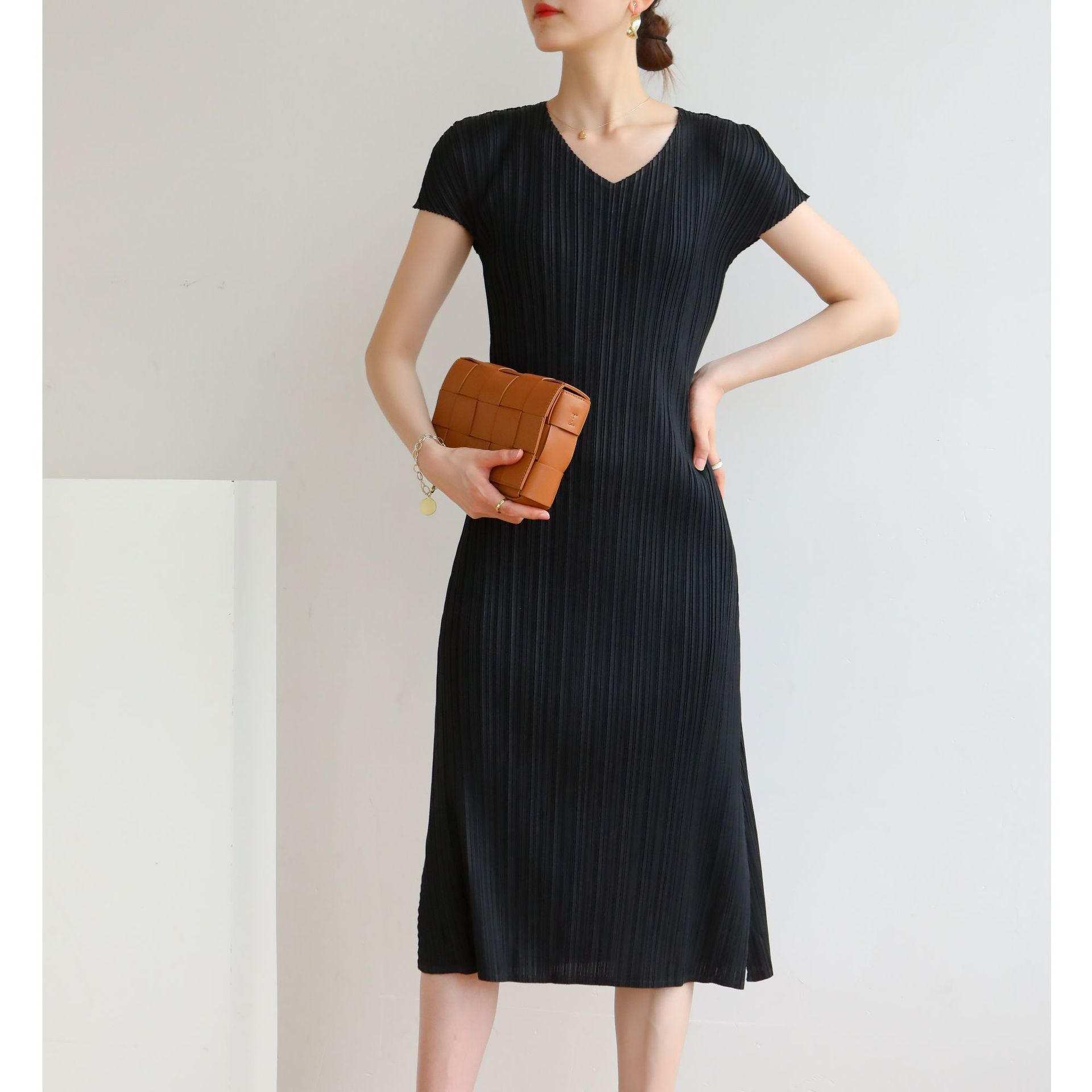 Elegant Fashion V-Neck Dress with Pleated Design Simple and Stylish, High-Quality Material