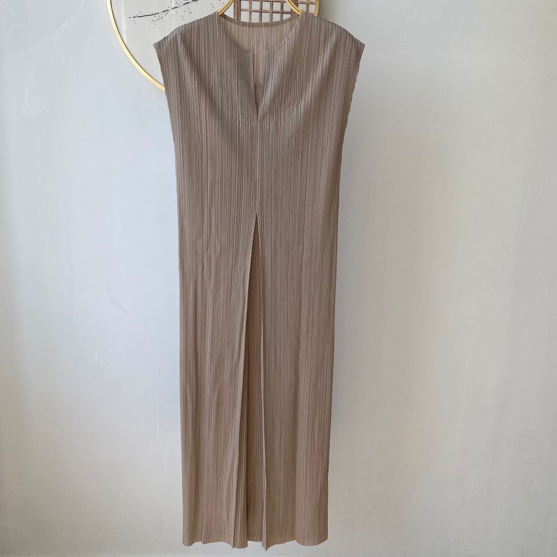 High-end Pleated Elegant and Stylish Commute Dress with Fresh Fashion Design