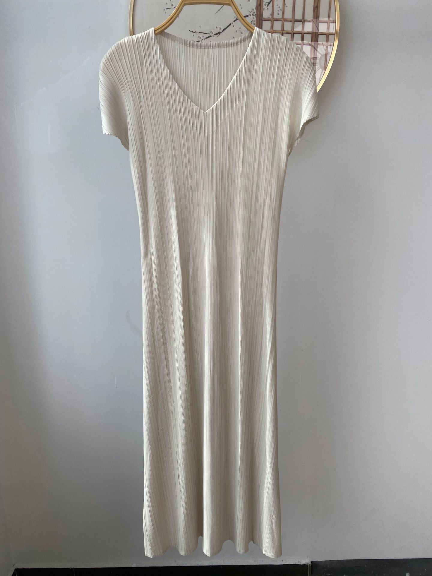 Elegant Fashion V-Neck Dress with Pleated Design Simple and Stylish, High-Quality Material