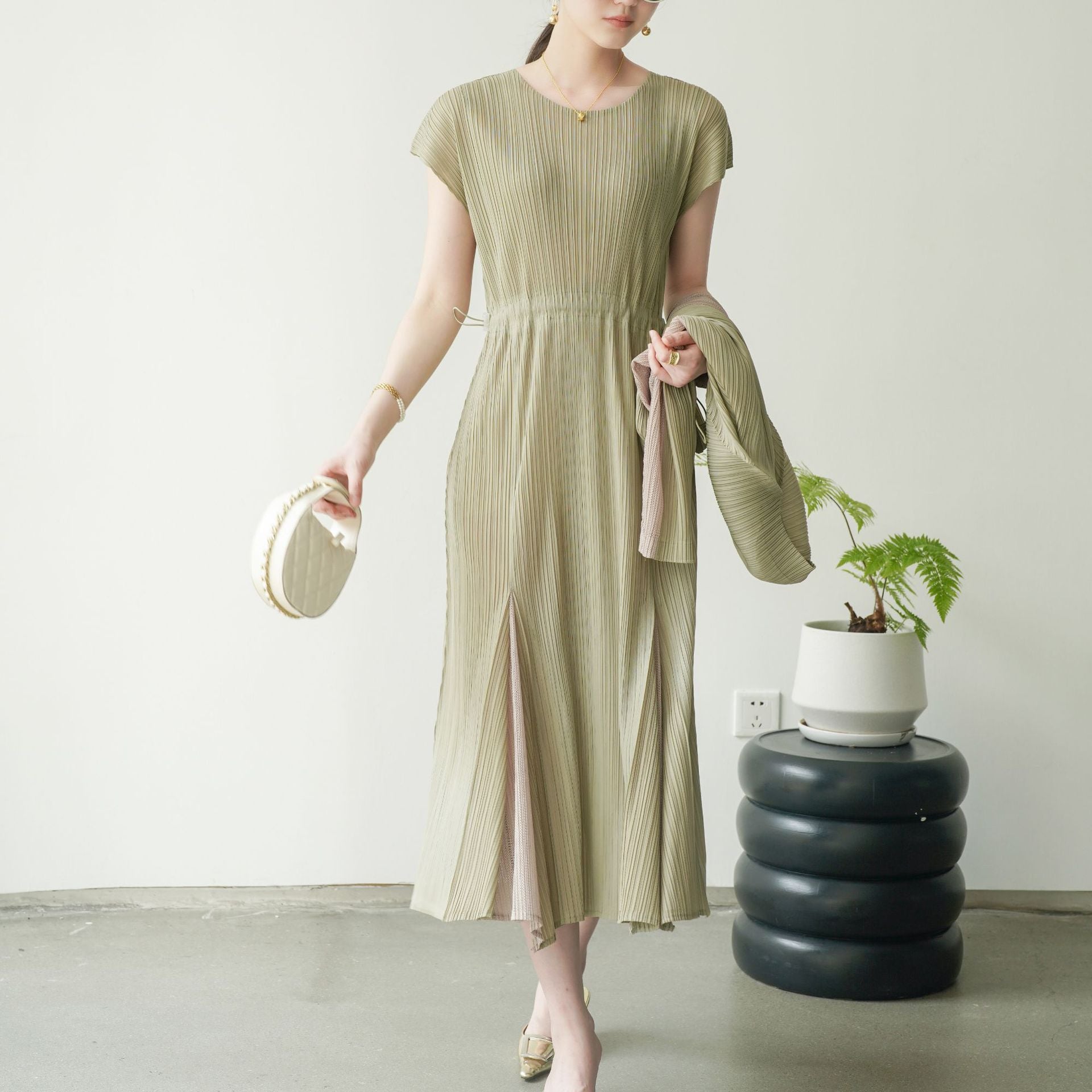 High-end Pleated Drawstring Slim Waist Round Neck Elegant Commute Dress