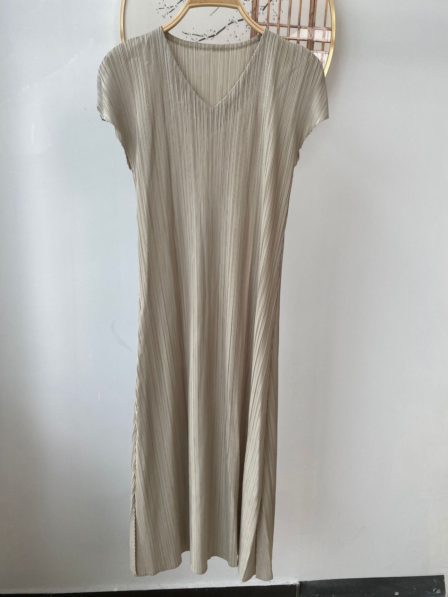 Elegant Fashion V-Neck Dress with Pleated Design Simple and Stylish, High-Quality Material