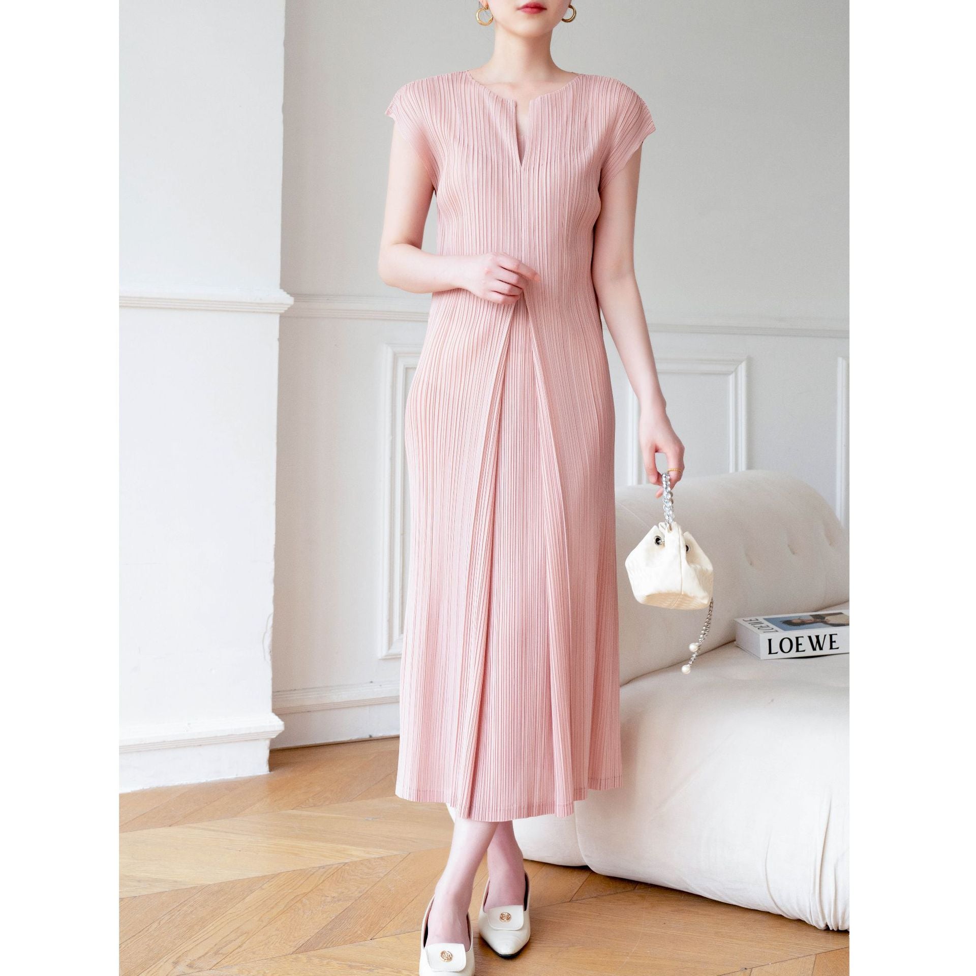 High-end Pleated Elegant and Stylish Commute Dress with Fresh Fashion Design
