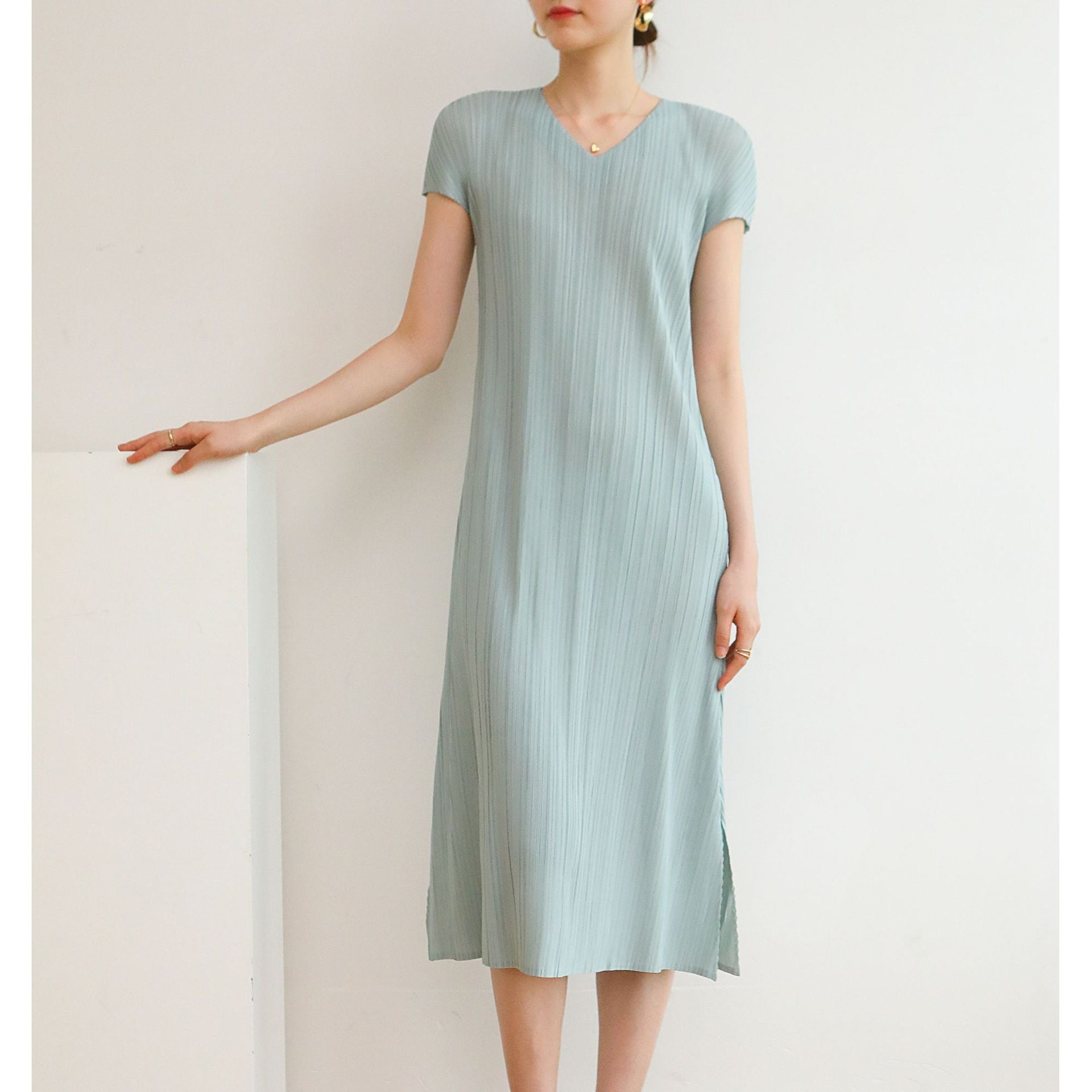 Elegant Fashion V-Neck Dress with Pleated Design Simple and Stylish, High-Quality Material