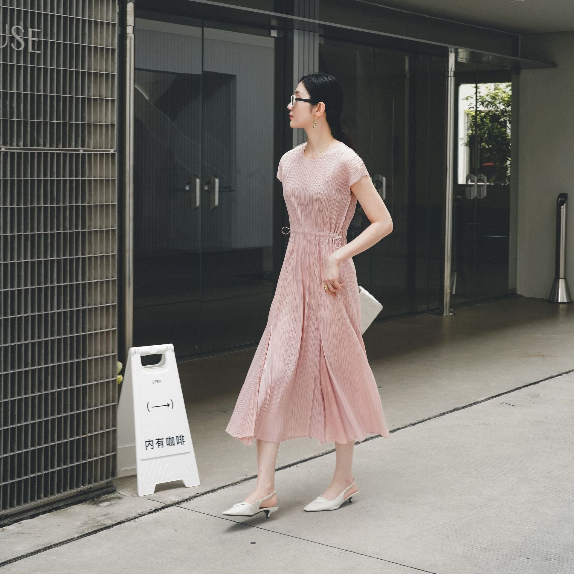 High-end Pleated Drawstring Slim Waist Round Neck Elegant Commute Dress