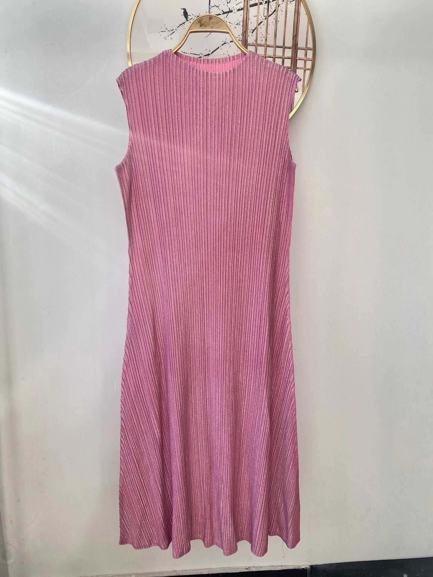 Elegant Pleated Dress with High-End Shiny Fabric Fashionable and Chic Summer Style One-Piece Dress