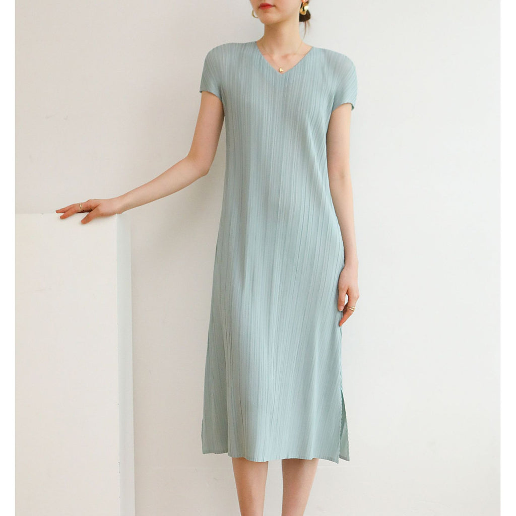 Elegant Fashion V-Neck Dress with Pleated Design Simple and Stylish, High-Quality Material