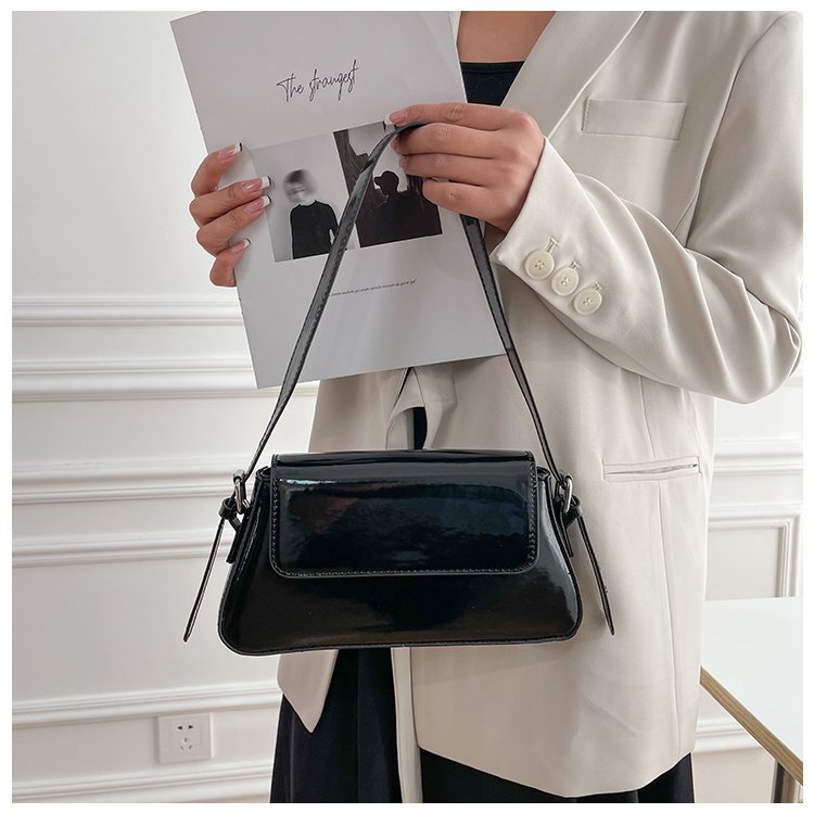 Cross-Border European and American Fashion Retro Chain Monogram Underarm Bag 2026 New Model High-Quality Versatile Women's Handbag