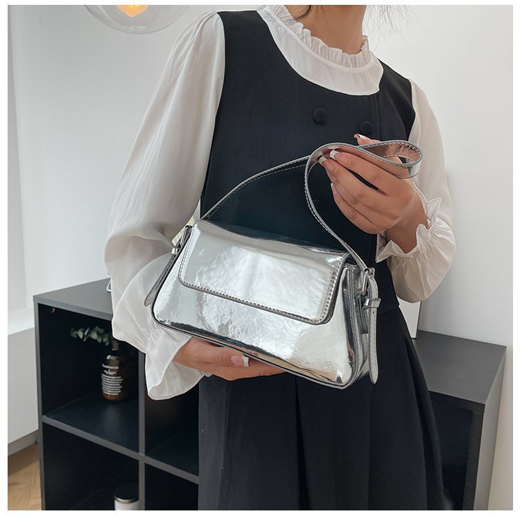 Cross-Border European and American Fashion Retro Chain Monogram Underarm Bag 2026 New Model High-Quality Versatile Women's Handbag