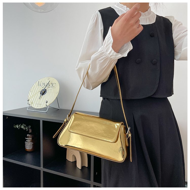Cross-Border European and American Fashion Retro Chain Monogram Underarm Bag 2026 New Model High-Quality Versatile Women's Handbag